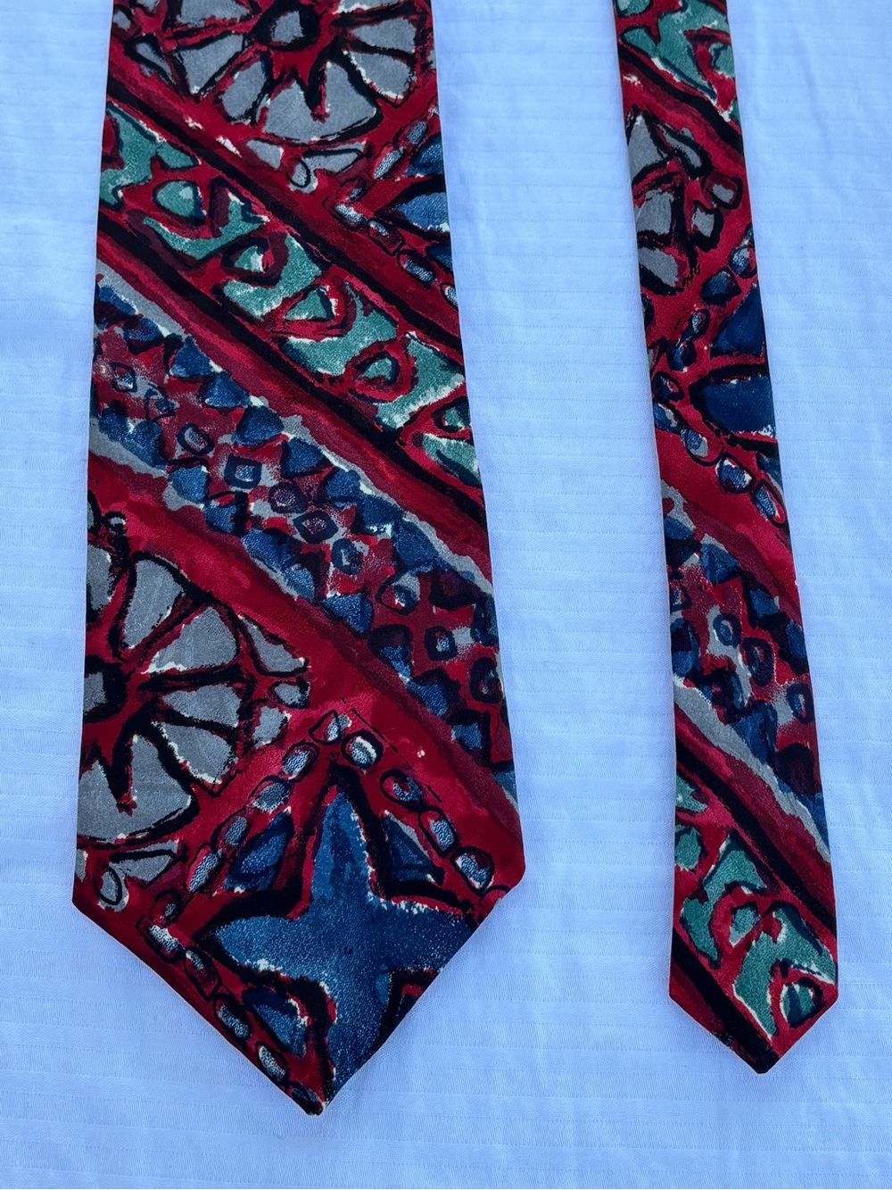 WINDSOR Red, Teal, Gray Patterned Made in the USA 100% Silk Necktie